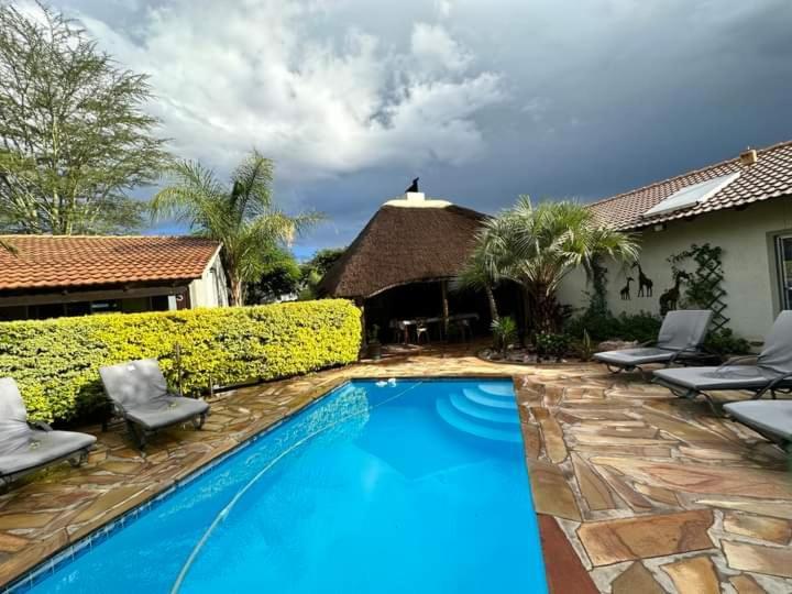 Kamaku Guesthouse Cc Otjiwarongo Dış mekan fotoğraf