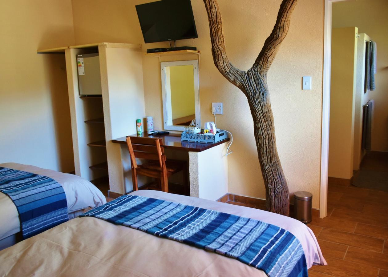 Kamaku Guesthouse Cc Otjiwarongo Dış mekan fotoğraf