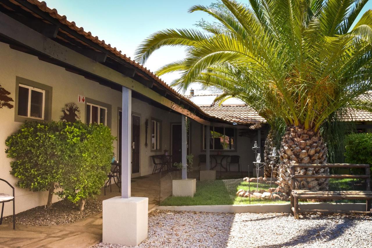 Kamaku Guesthouse Cc Otjiwarongo Dış mekan fotoğraf