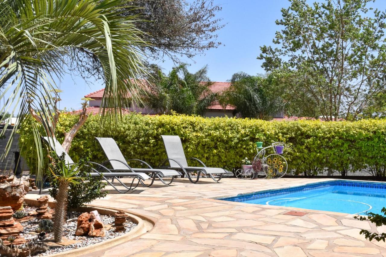 Kamaku Guesthouse Cc Otjiwarongo Dış mekan fotoğraf